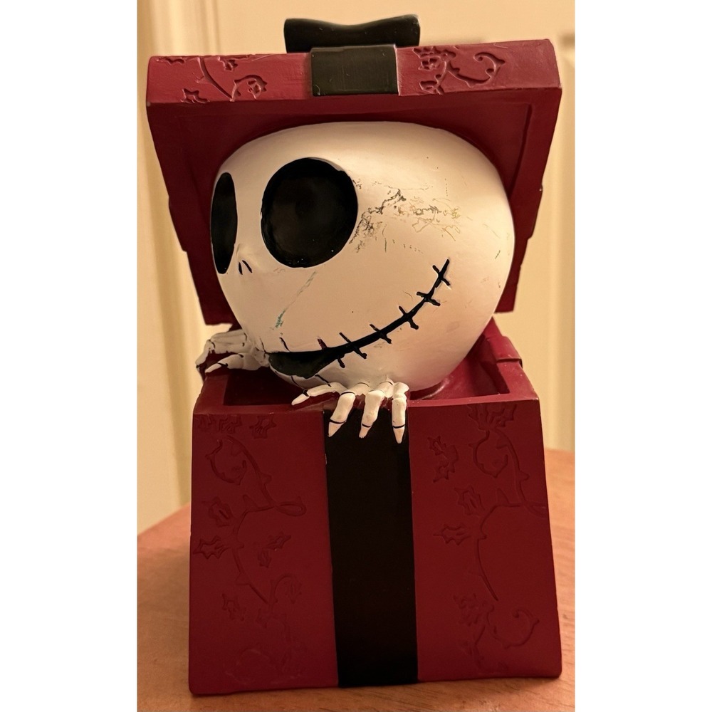 DISNEY TIM BURTON`S THE NIGHTMARE BEFORE CHRISTMAS‎ JACK IN RED GIFT BOX RESIN